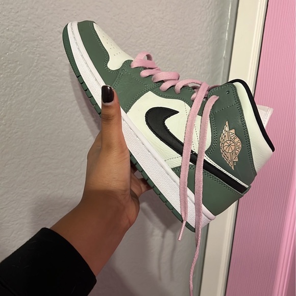 Woman’s air Jordan Dutch green - Picture 3 of 12